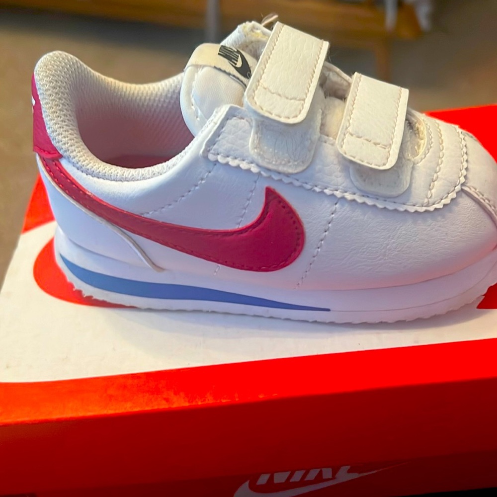 Barely Worn Nike Shoes